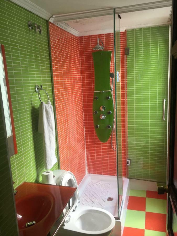 Arvin Hostal Pensjonat *
